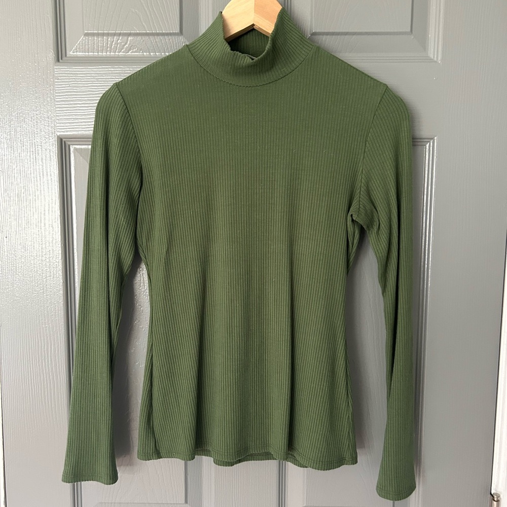Reformation green rib knit tencel turtleneck medium